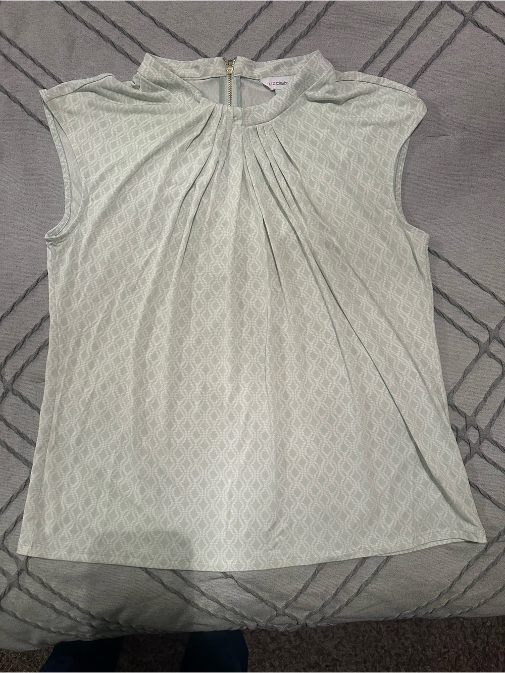 Liz Claiborne Pale Mint Sleeveless Pleated Mock-Neck Top
